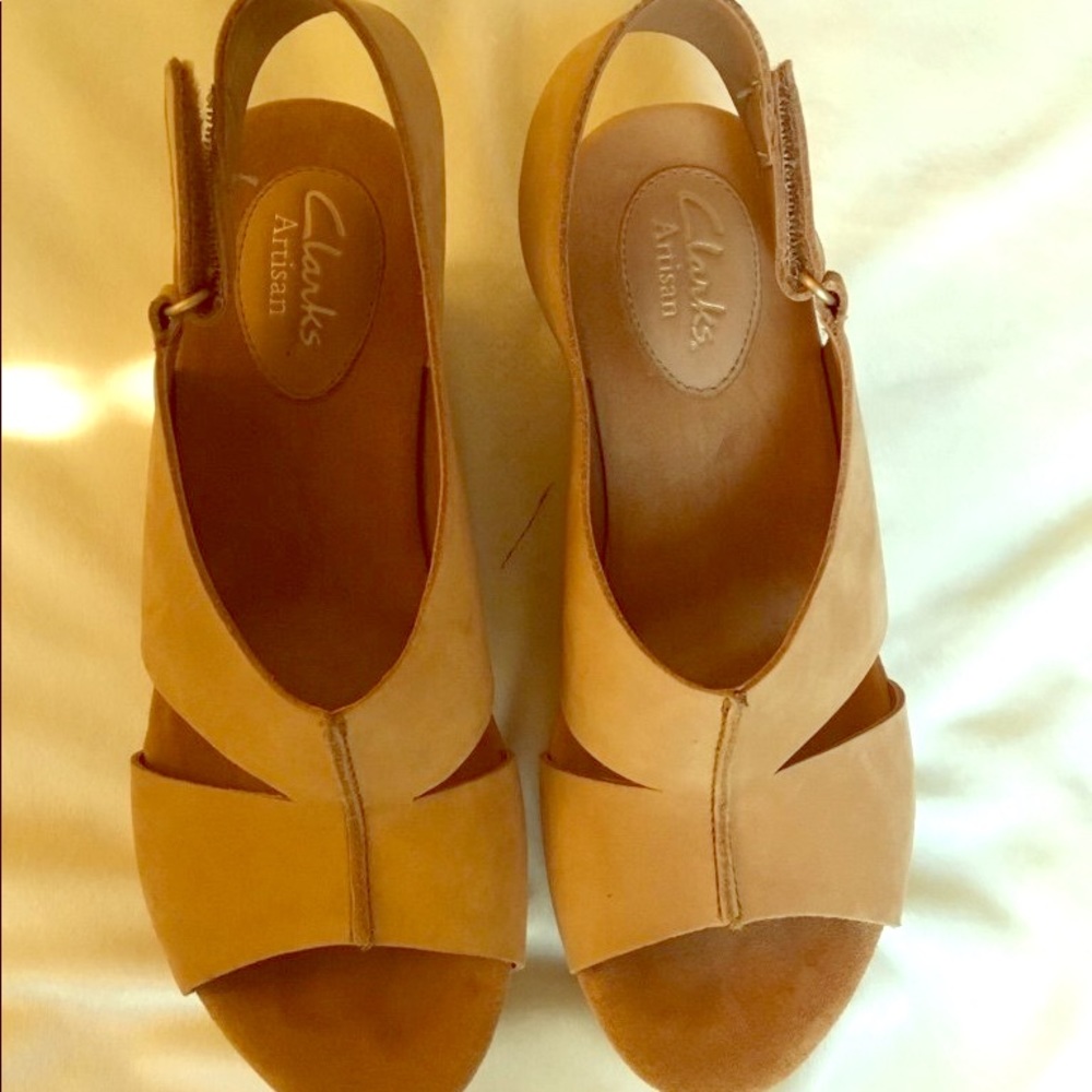 Clark’s Artisan: Tan wedge heels